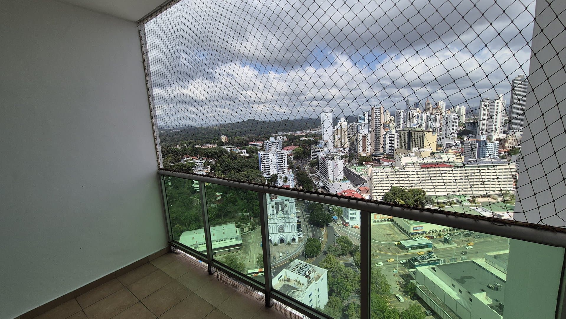 Spacious 3-Bedroom Apartment in Bella Vista, Panama City P-0340 - Image 52