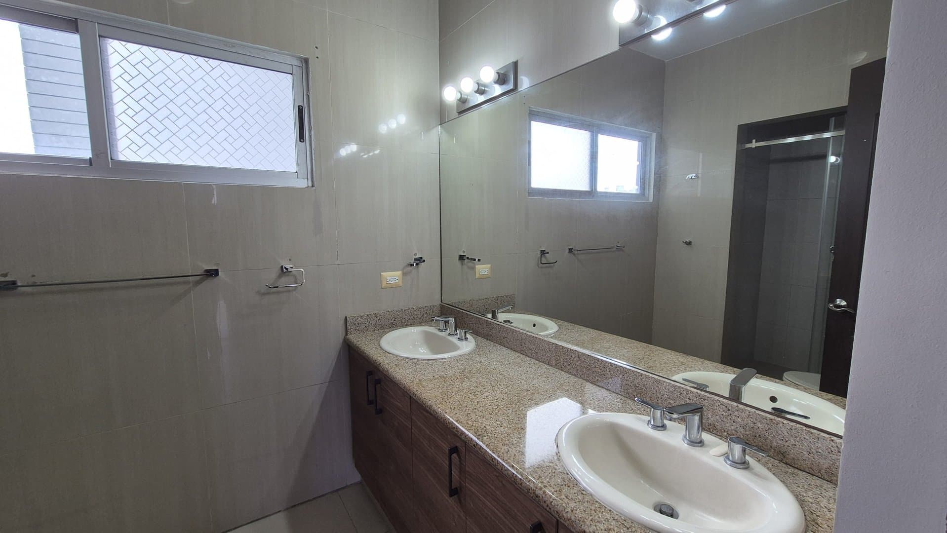 Spacious 3-Bedroom Apartment with Nice View in San Francisco, Panama City P-0352 - Image 31
