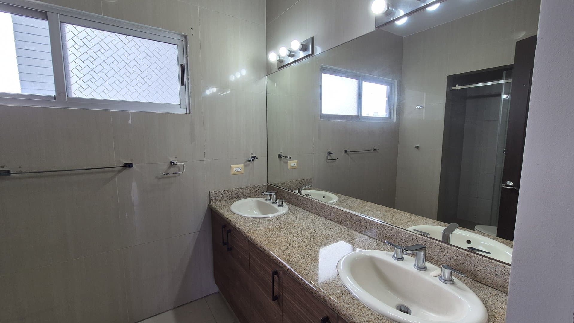 Spacious 3-Bedroom Apartment with Nice View in San Francisco, Panama City P-0352 - Image 79