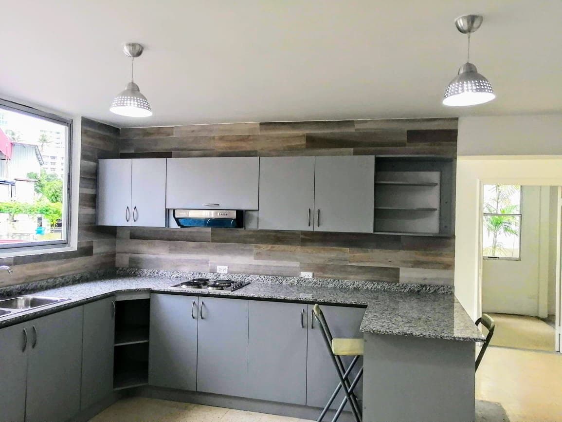 Spacious Apartment FOR SALE in Vía Argentina R-0059
