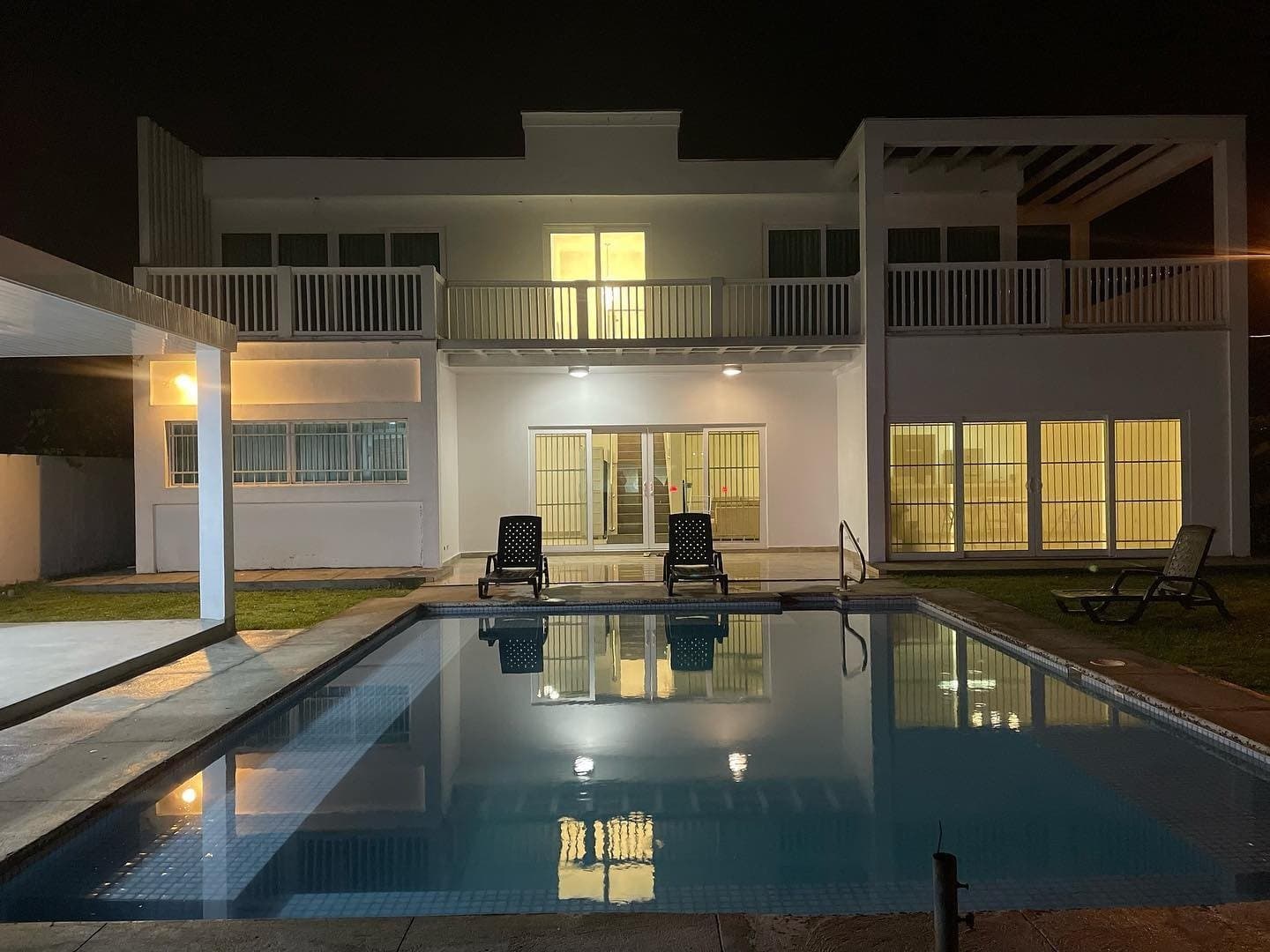 4-Bedroom Beach Home Steps from the Ocean in Malibu Beach, Panama. R-0049 - Image 3