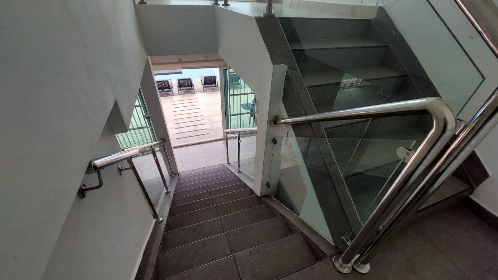 4-Bedroom Beach Home Steps from the Ocean in Malibu Beach, Panama. R-0049 - Image 15