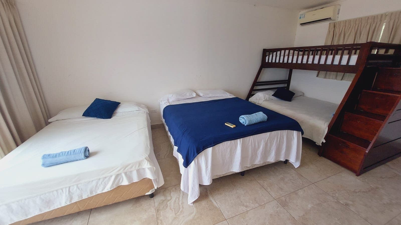 4-Bedroom Beach Home Steps from the Ocean in Malibu Beach, Panama. R-0049 - Image 16