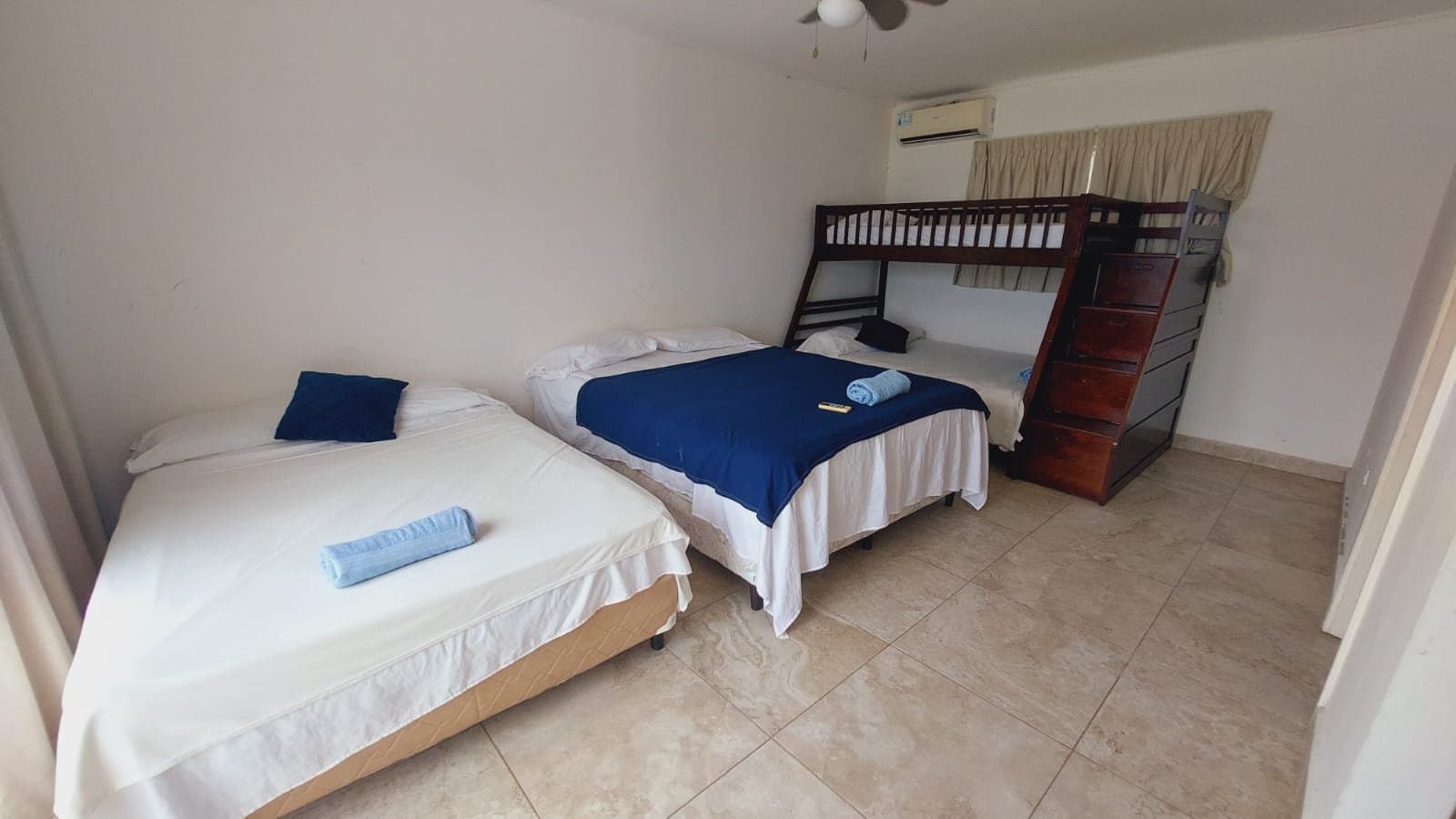 4-Bedroom Beach Home Steps from the Ocean in Malibu Beach, Panama. R-0049 - Image 17