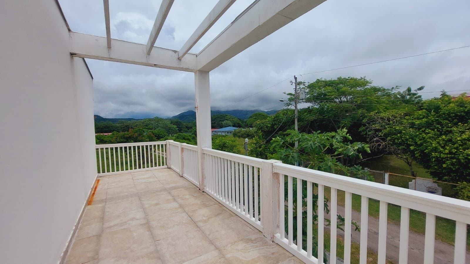 4-Bedroom Beach Home Steps from the Ocean in Malibu Beach, Panama. R-0049 - Image 18