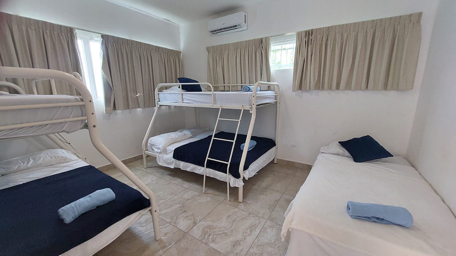 4-Bedroom Beach Home Steps from the Ocean in Malibu Beach, Panama. R-0049 - Image 20