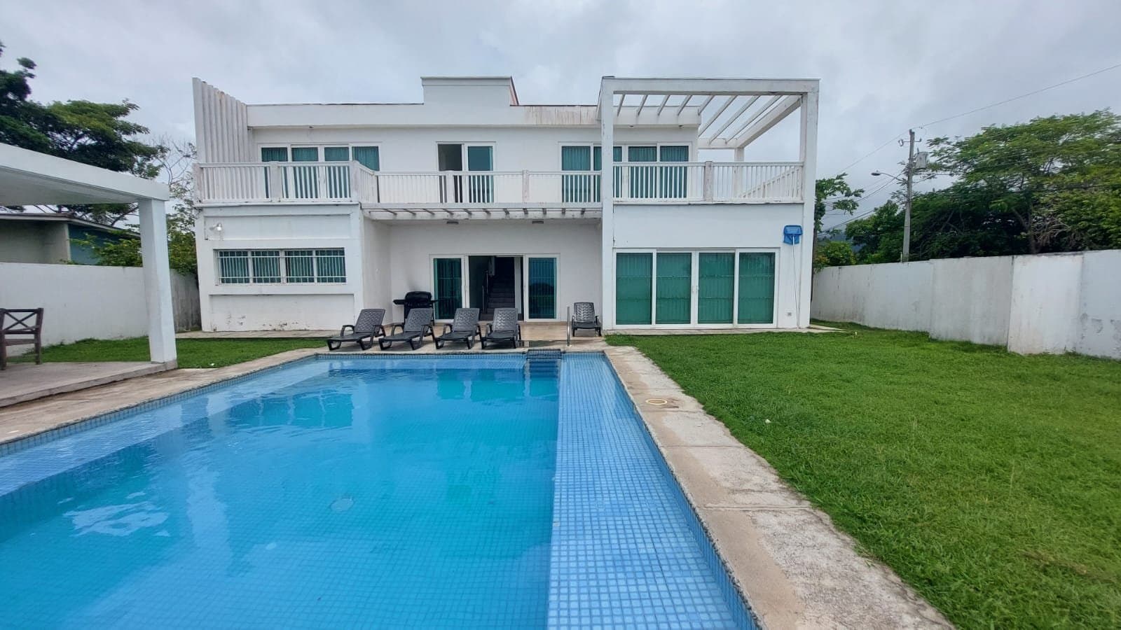 4-Bedroom Beach Home Steps from the Ocean in Malibu Beach, Panama. R-0049 - Image 27