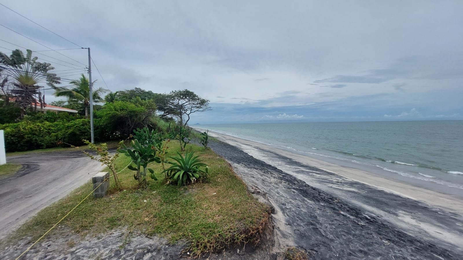 4-Bedroom Beach Home Steps from the Ocean in Malibu Beach, Panama. R-0049 - Image 30
