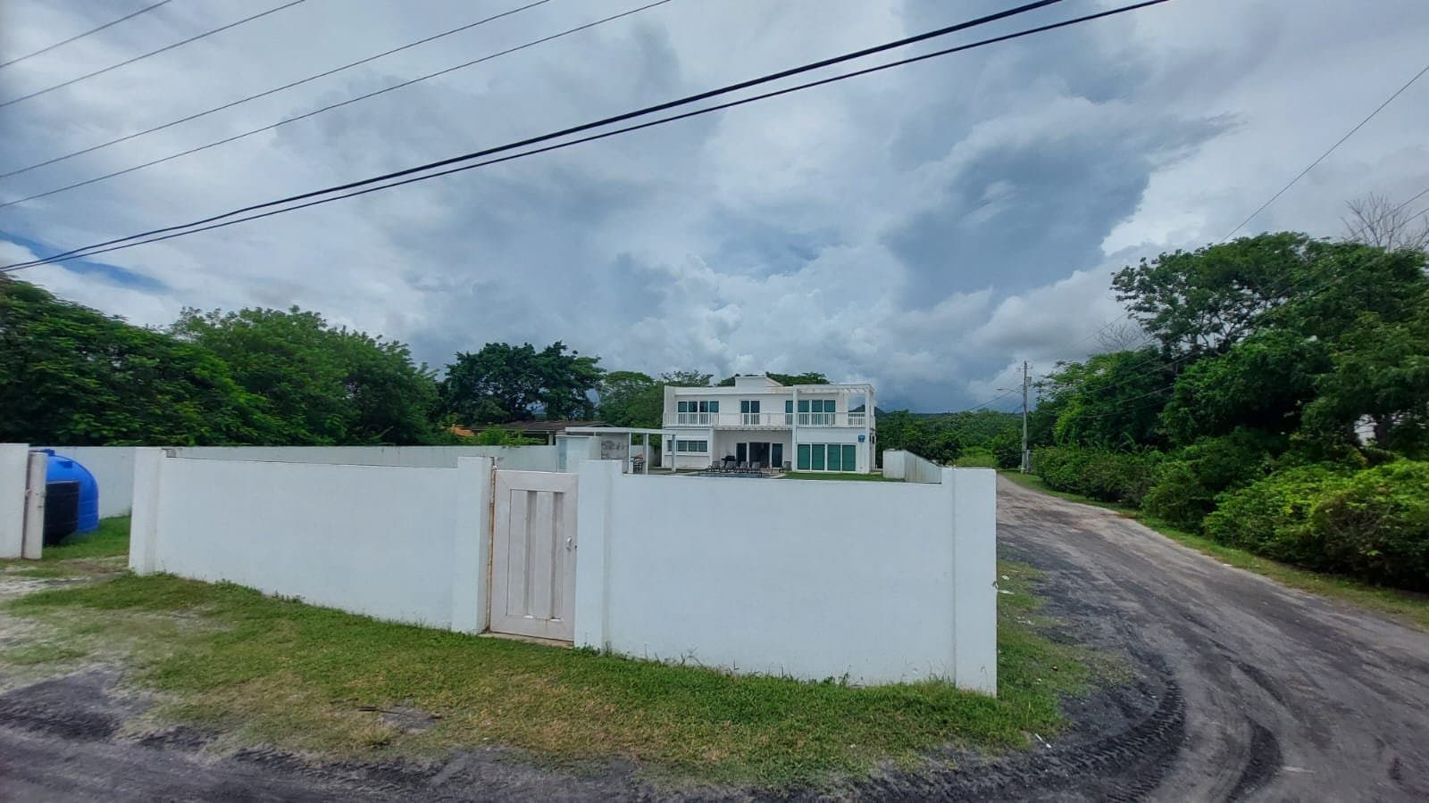 4-Bedroom Beach Home Steps from the Ocean in Malibu Beach, Panama. R-0049 - Image 31