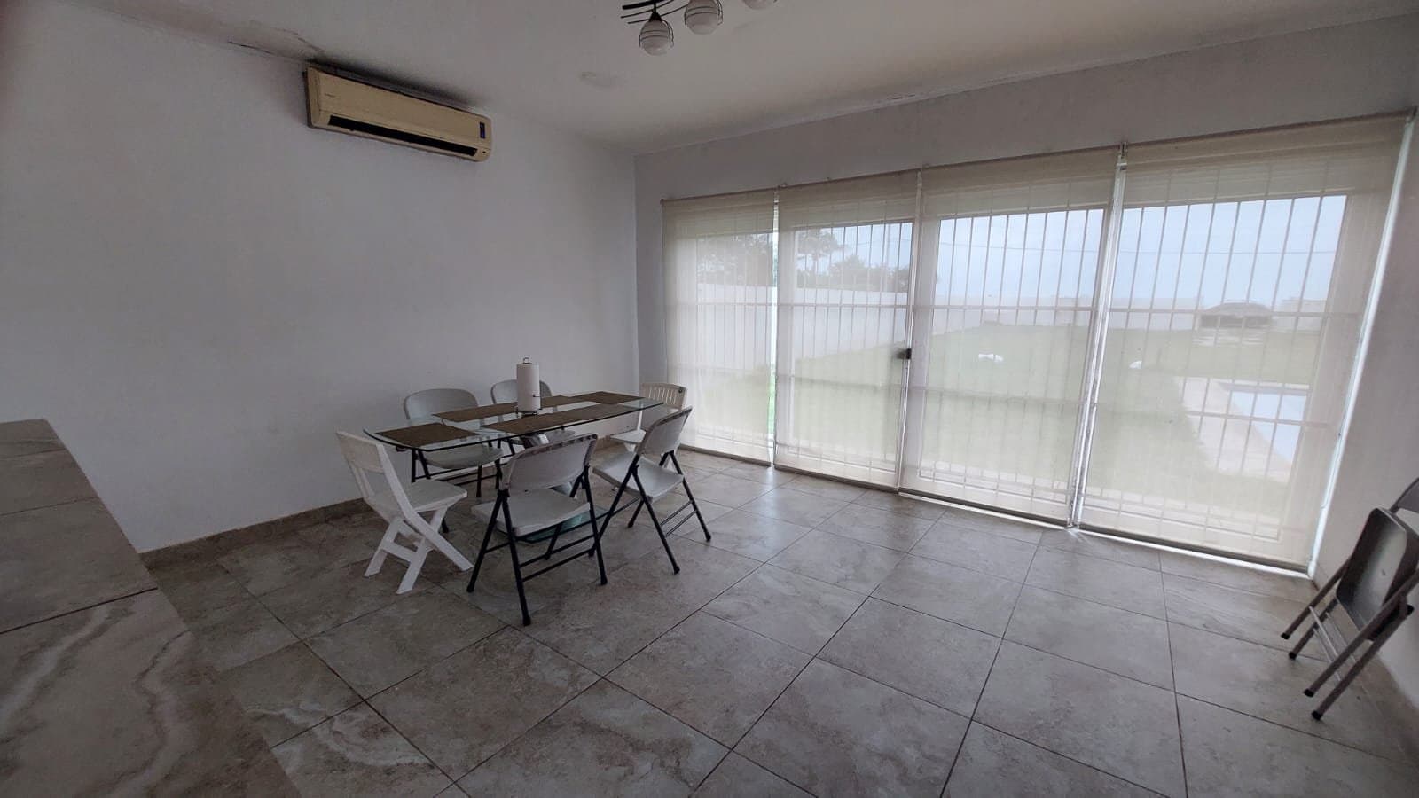 4-Bedroom Beach Home Steps from the Ocean in Malibu Beach, Panama. R-0049 - Image 10